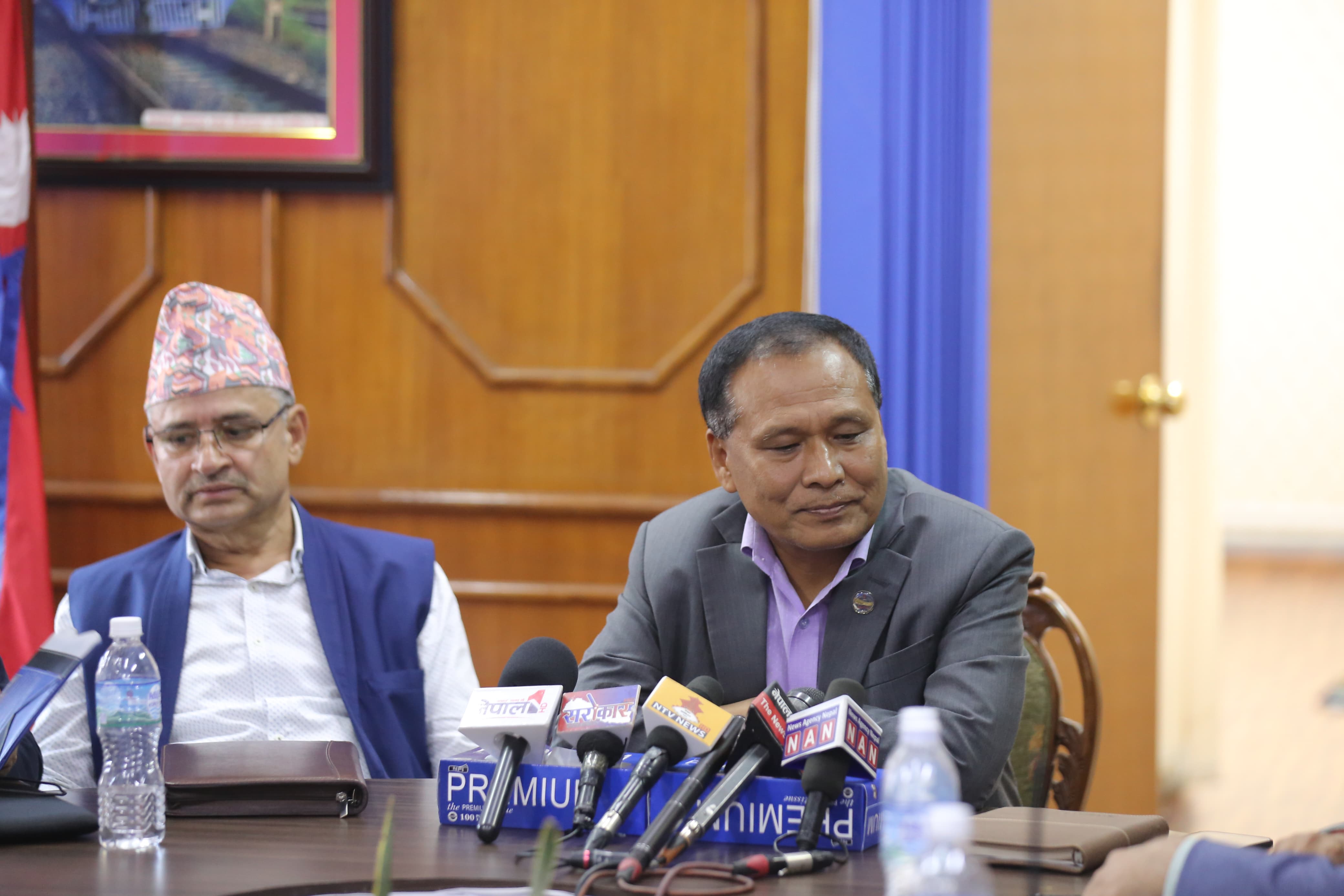 तुइन खोला नजिकै पहिरो जाँदा मुग्लिनमा हजारौँ यात्रु अलपत्र, मन्त्रालयमा आकस्मिक बैठक