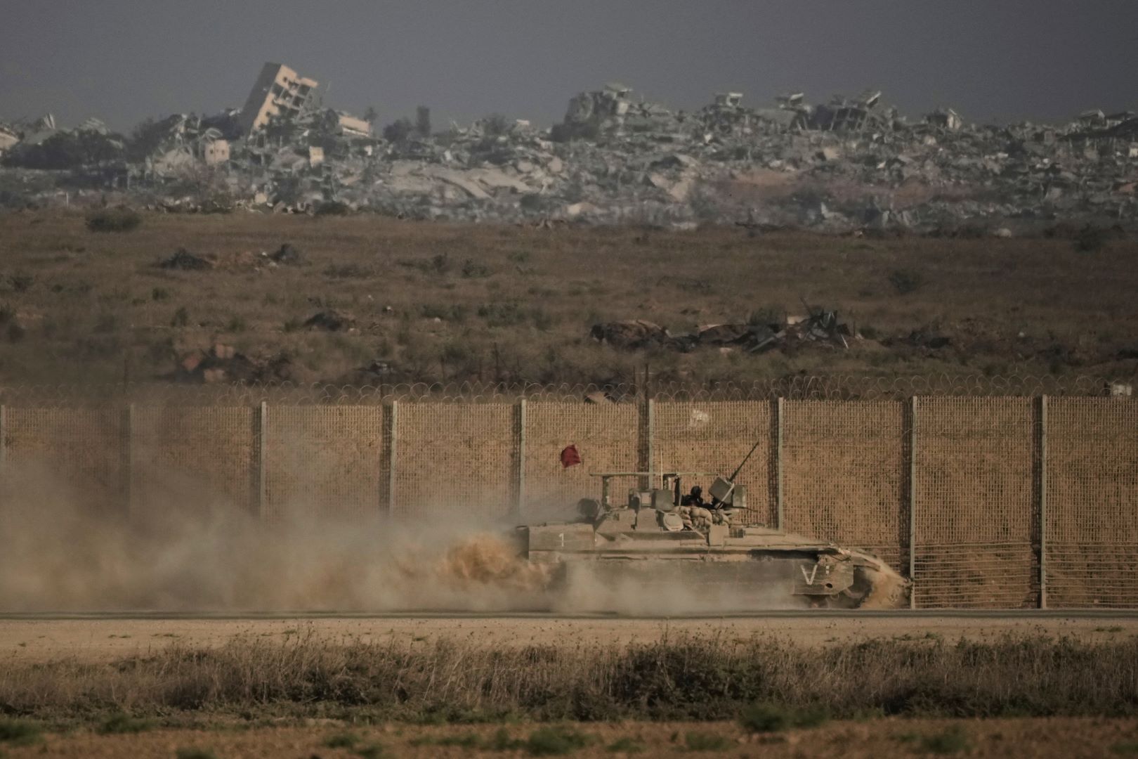 इजरायली सेनाको व्यापक आक्रमण, बासिन्दालाई सहर छाड्न चेतावनी