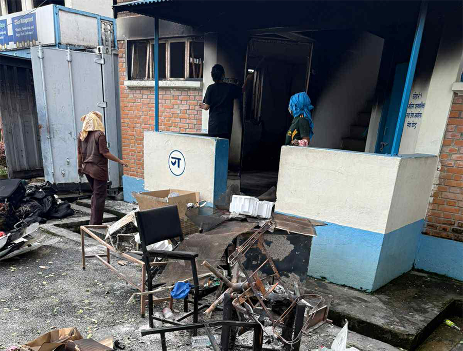 प्रहरी कार्यालय जलाउँदा घाइते लामाको मृत्यु