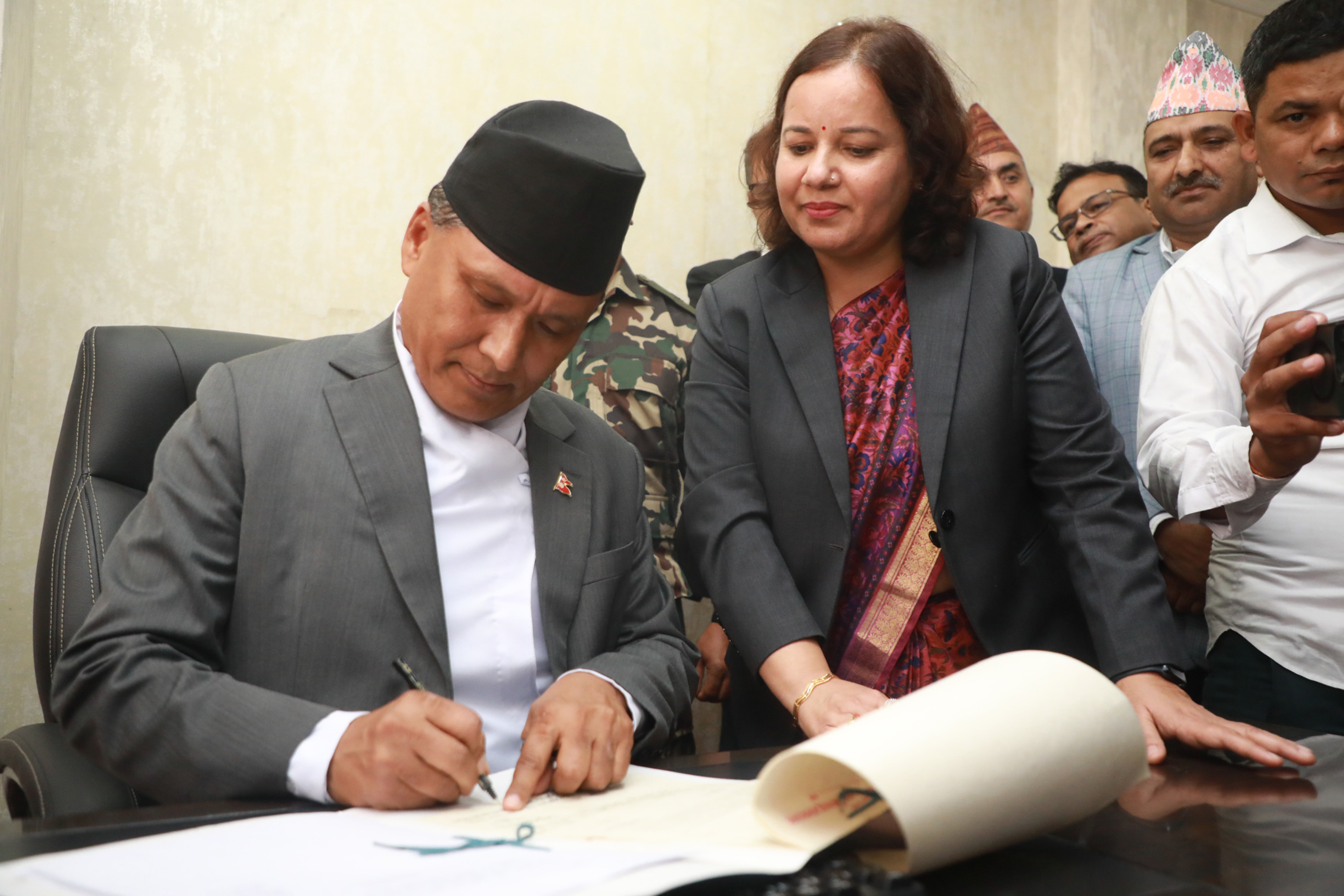 ऐतिहासिक परिवर्तनलाई सार्थक तुल्याउनु प्रमुख एजेन्डाः ऊर्जामन्त्री घिसिङ