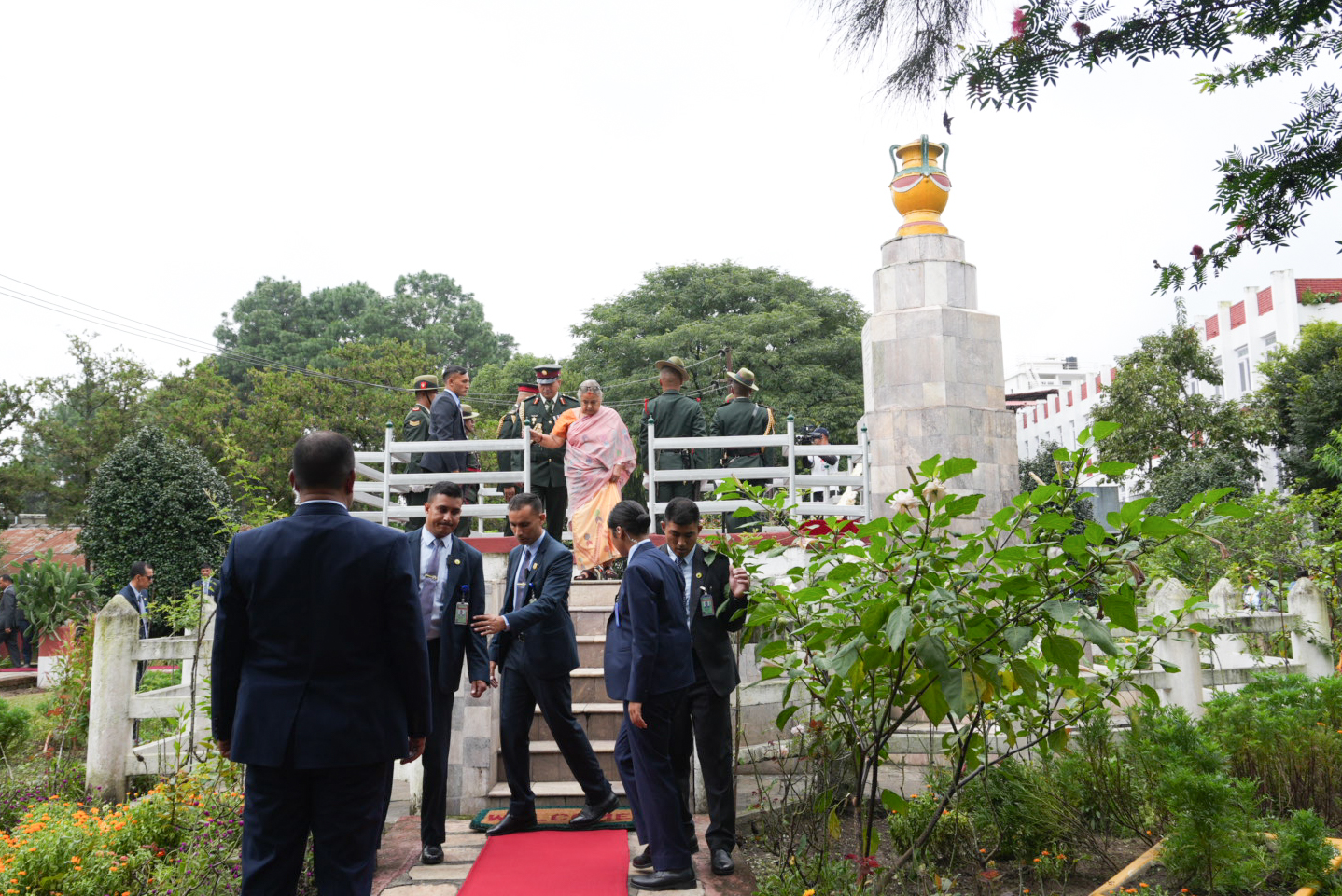 प्रधानमन्त्री कार्कीद्वारा लैनचौर स्थित शहीद स्मारकमा श्रद्धान्जली अर्पण