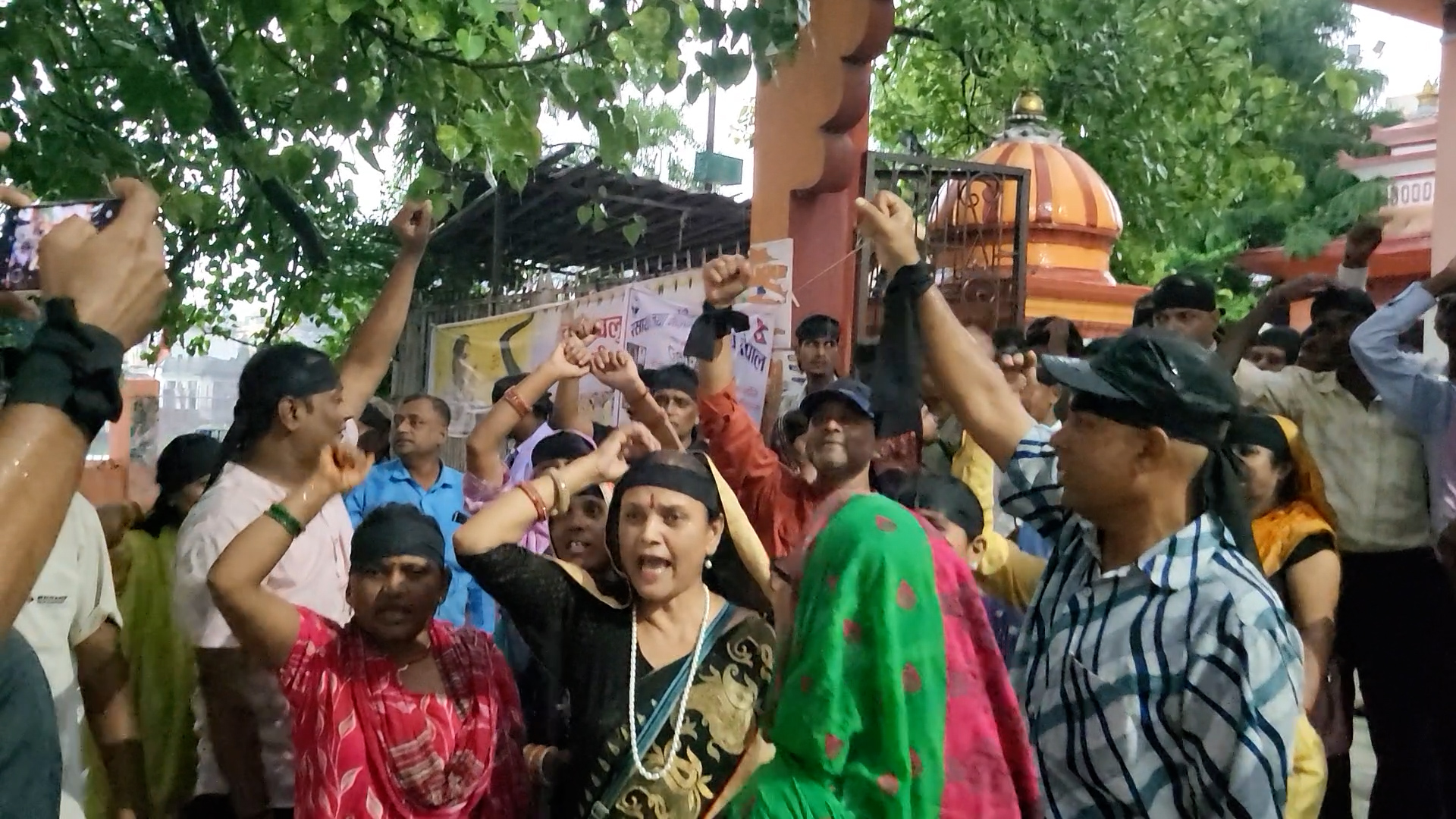 जनकपुरधाममा मोर्चाले मनायो चोकमा कालो पट्टि बाँधेर कालो दिवस