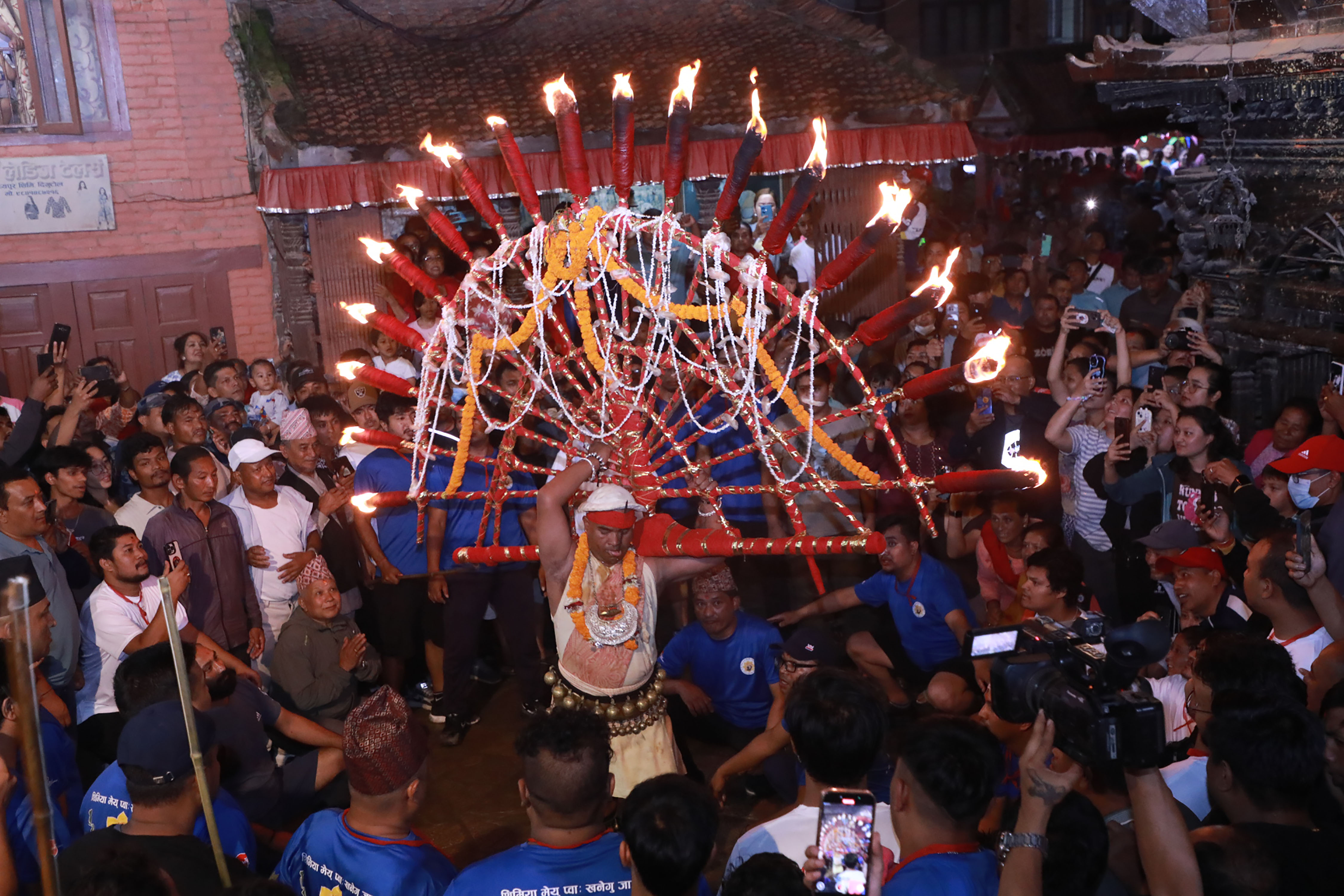 यसरी मनाइयो मध्यपुरथिमिको ऐतिहासिक जिब्रो छेड्ने जात्रा