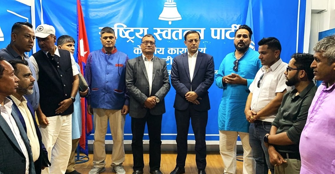 नेकपा एसका जिल्ला अध्यक्ष नै रास्वपामा प्रवेश