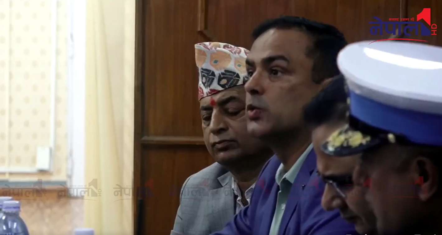 तुइन खोला नजिकै पहिरो जाँदा मुग्लिनमा हजारौँ यात्रु अलपत्र, मन्त्रालयमा आकस्मिक बैठक