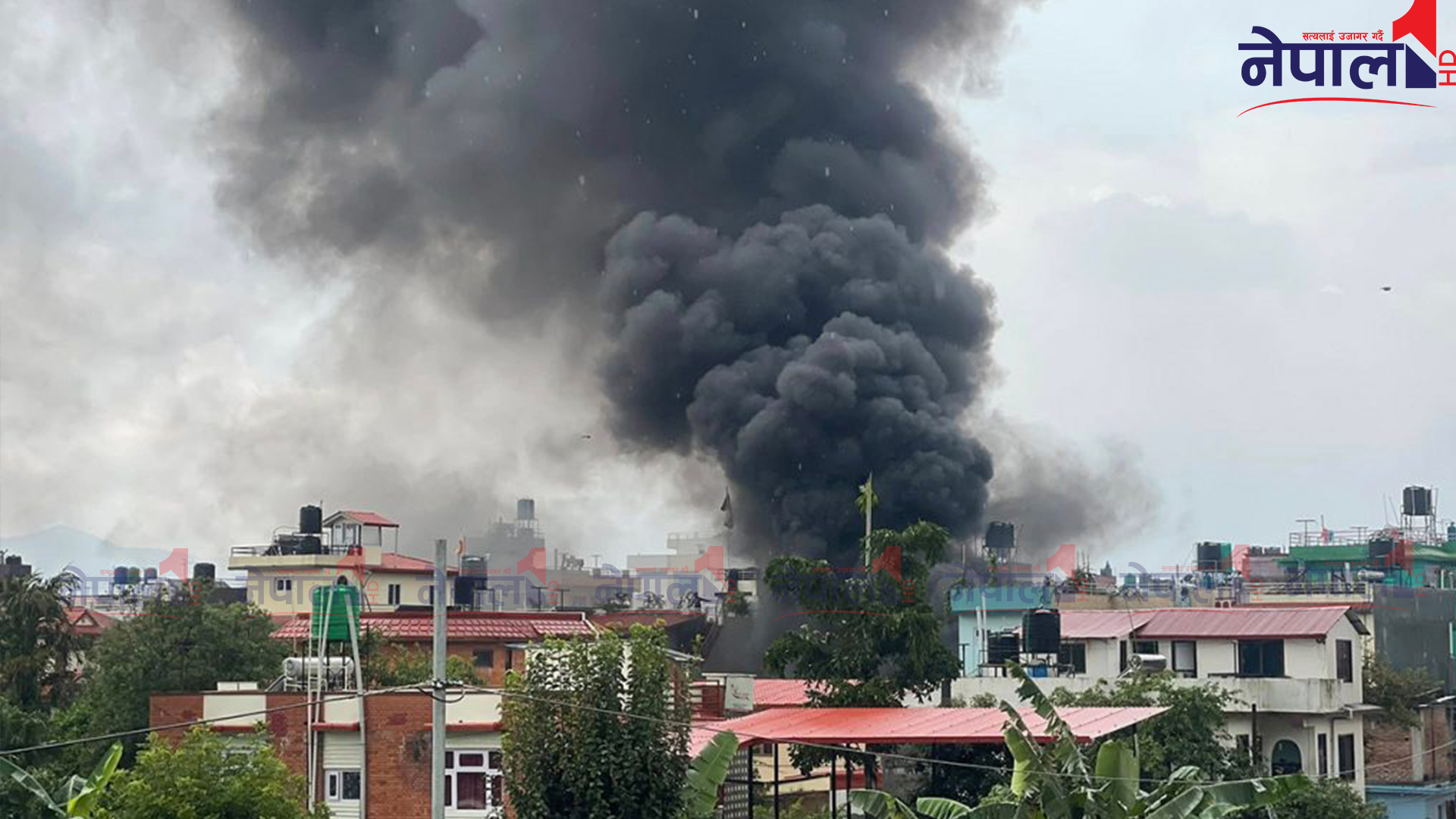 प्रधानमन्त्री ओलीको घर पूरै ध्वस्त (तस्बिरहरू)