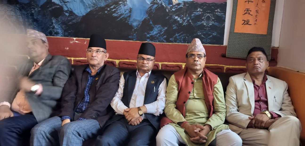 १० हजार कर्मचारी कटौतीको निर्णयप्रति कांग्रेस–एमाले निकट संगठनको आपत्ति