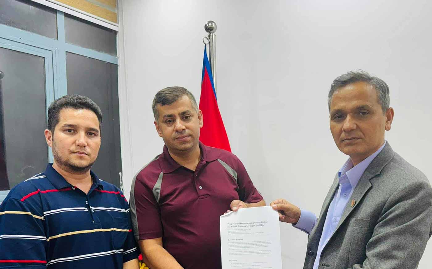 विदेशमा रहेका नेपालीलाई मतदाता नामावली दर्ता र मतदानको व्यवस्था मिलाउन ज्ञापनपत्र