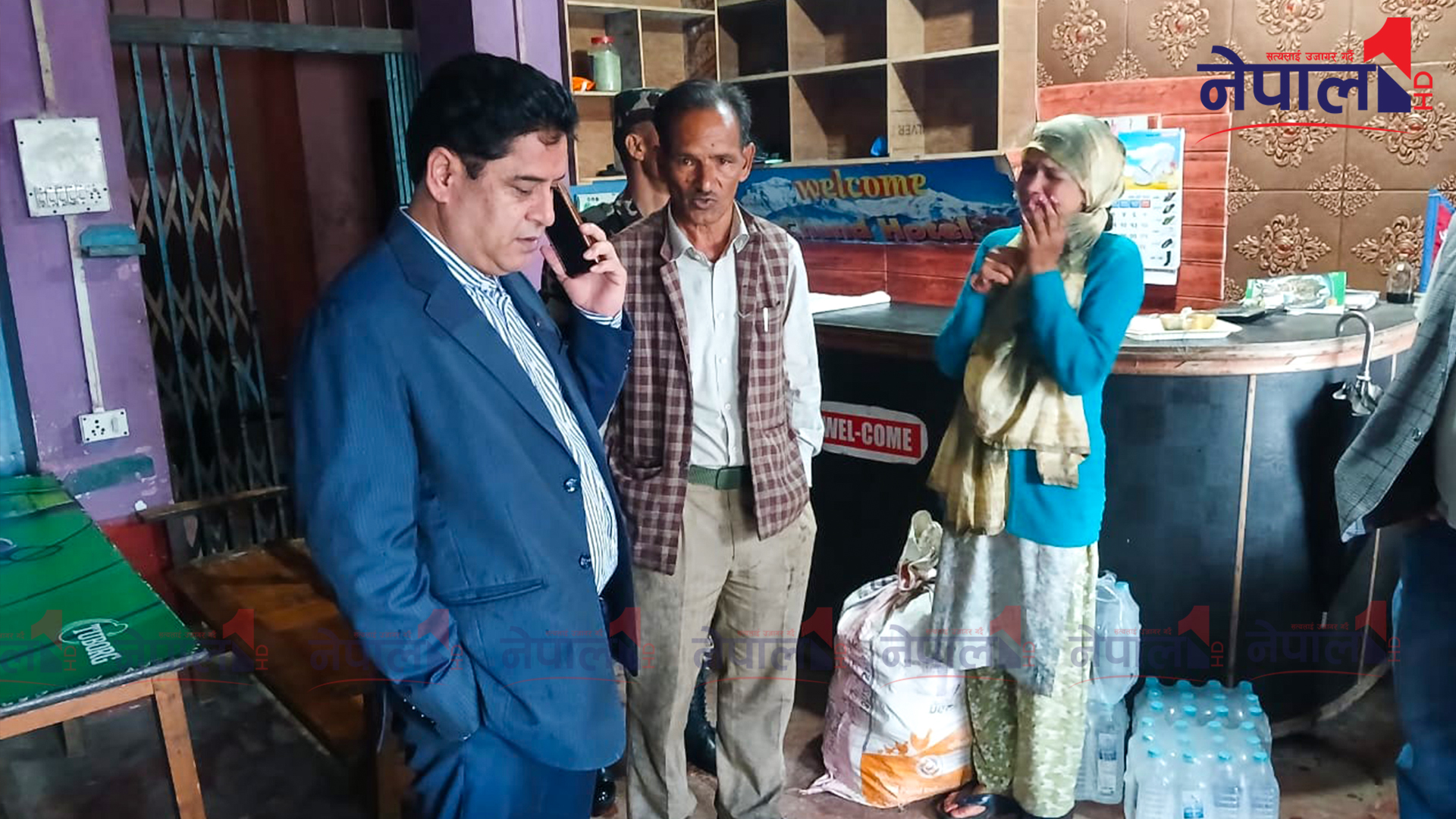 पहिरो पीडितसँग भेट्दै मन्त्री भण्डारी, उद्धार र राहतमा खटिन निर्देशन