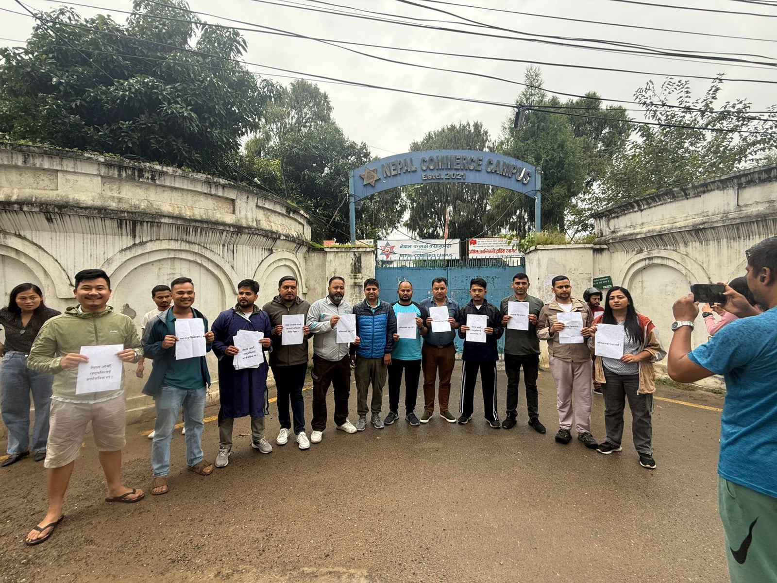 संविधान रक्षाको माग गर्दै कमर्स क्याम्पसमा विद्यार्थीको प्रदर्शन