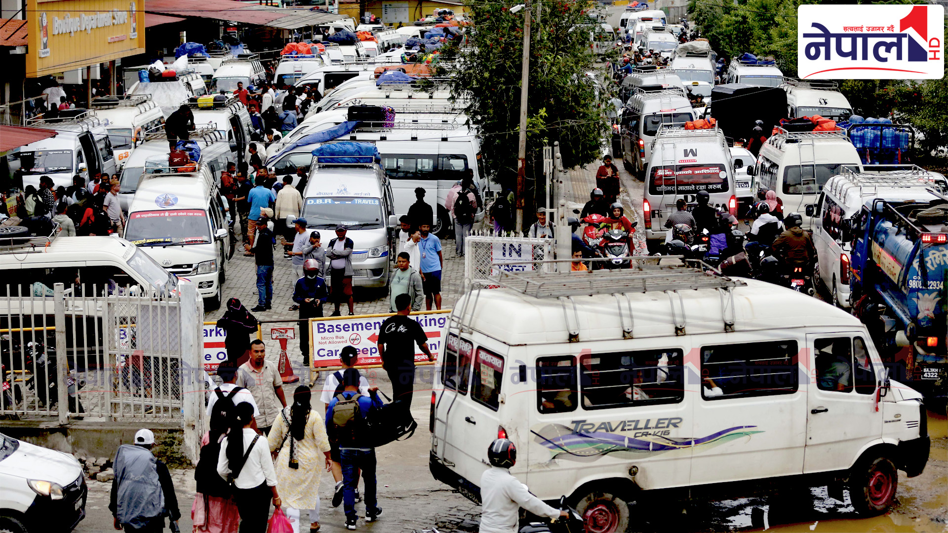 दशैंमा उपत्यका छाड्नेहरुको बढ्यो चाप, अहिलेसम्म कति बाहिरिए ? (तस्वीरहरु)