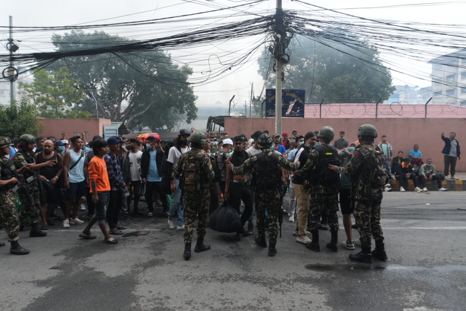 डिल्लीबजारका कैदीलाई सुन्धारा कारागार सारिँदै, भागेका सबै सेनाको नियन्त्रणमा