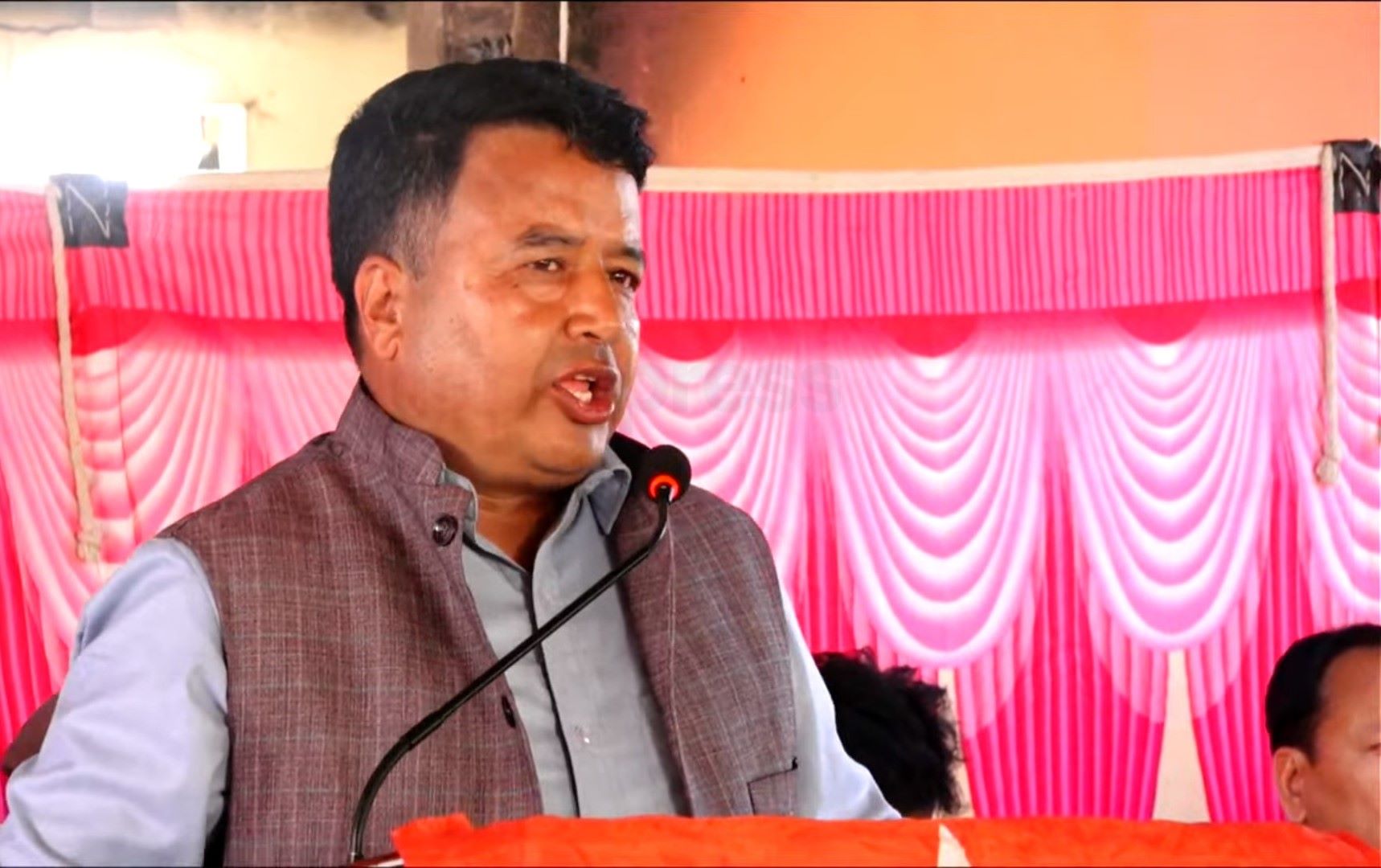 ओलीले राजीनामा नदिँदासम्म देश जोगिएको थियो, दिएपछि ध्वस्त पारियो : महेश बस्नेत