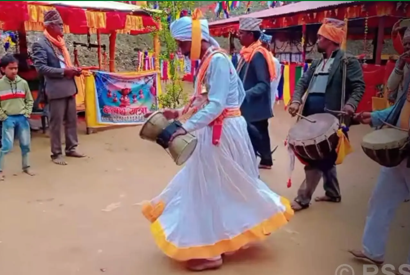सुदूरपश्चिमको हुडकेली लोकनृत्य लोप हुने सङ्घारमा
