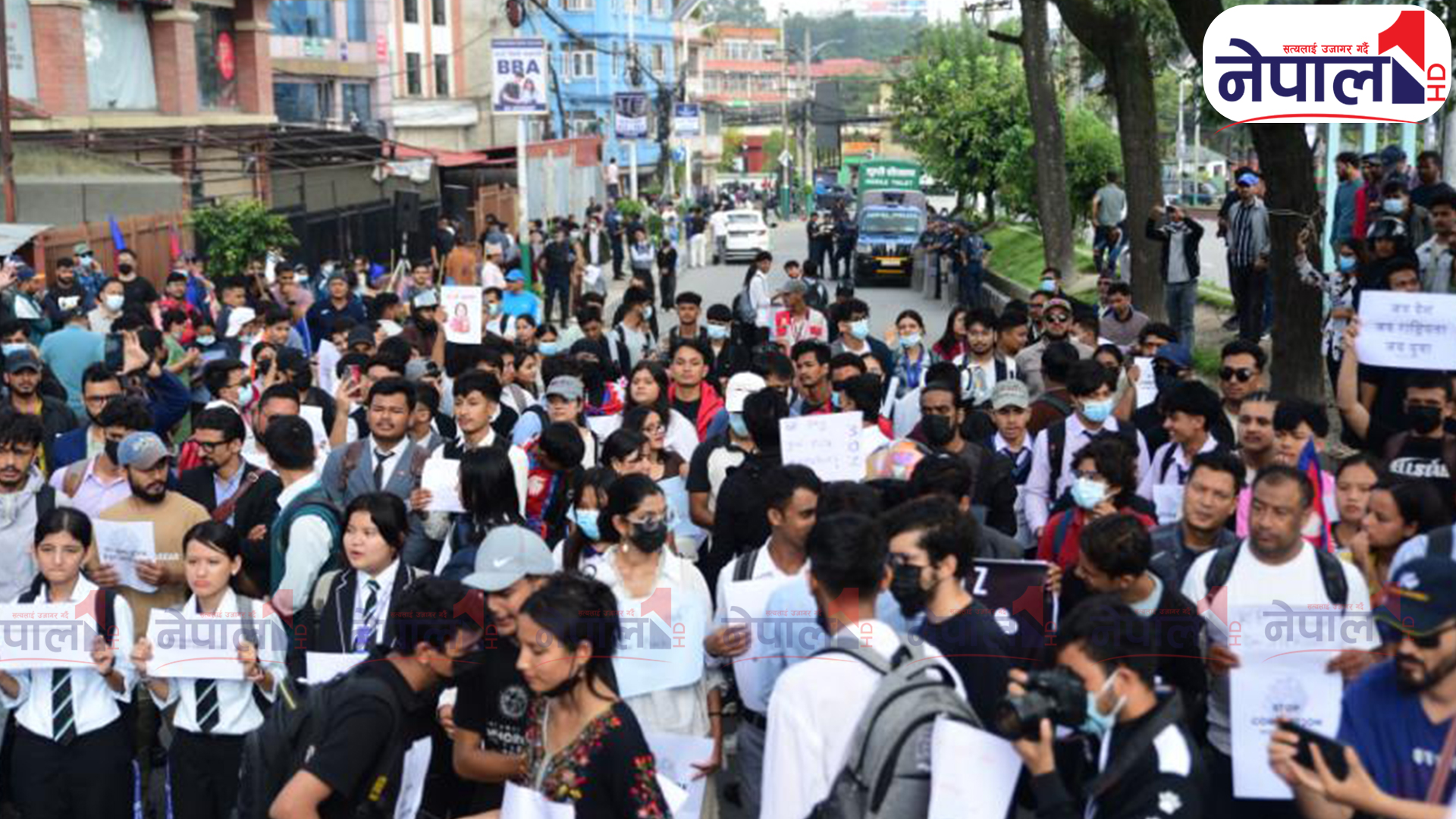 माइतीघरमा जेन–जीको प्रदर्शनमा बढ्दै भीड (तस्वीरहरु)