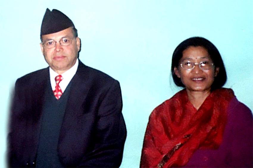 झलनाथ पत्नी रविलक्ष्मीको कीर्तिपुरमा उपचार जारी, कस्तो छ स्वास्थ्य अवस्था ?