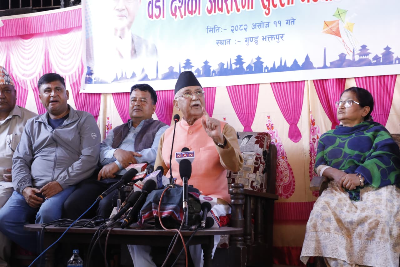 ओलीको प्रश्न : पासपोर्ट रोक्ने रे, यो ‘हाहुँ’ सरकारलाई देश जिम्मा लगाएर हामी विदेश भाग्छौं ?