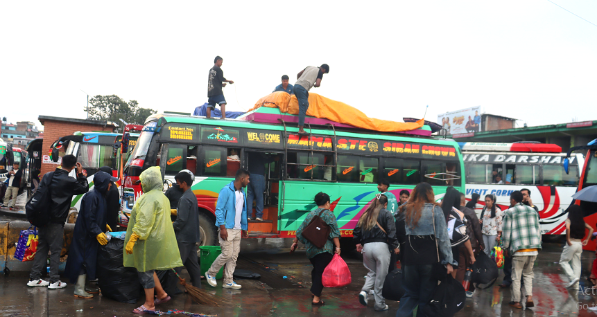 पछिल्लो २४ घण्टामा एक लाख ११ हजारभन्दा बढी यात्रु काठमाडौँ उपत्यकाबाट बाहिरिए