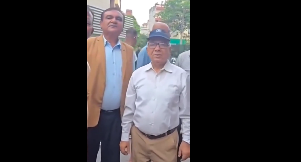 माधव नेपाल पनि निस्किए बाहिर, कोटेश्वर पुगेर गरे जलेको घर अवलोकन