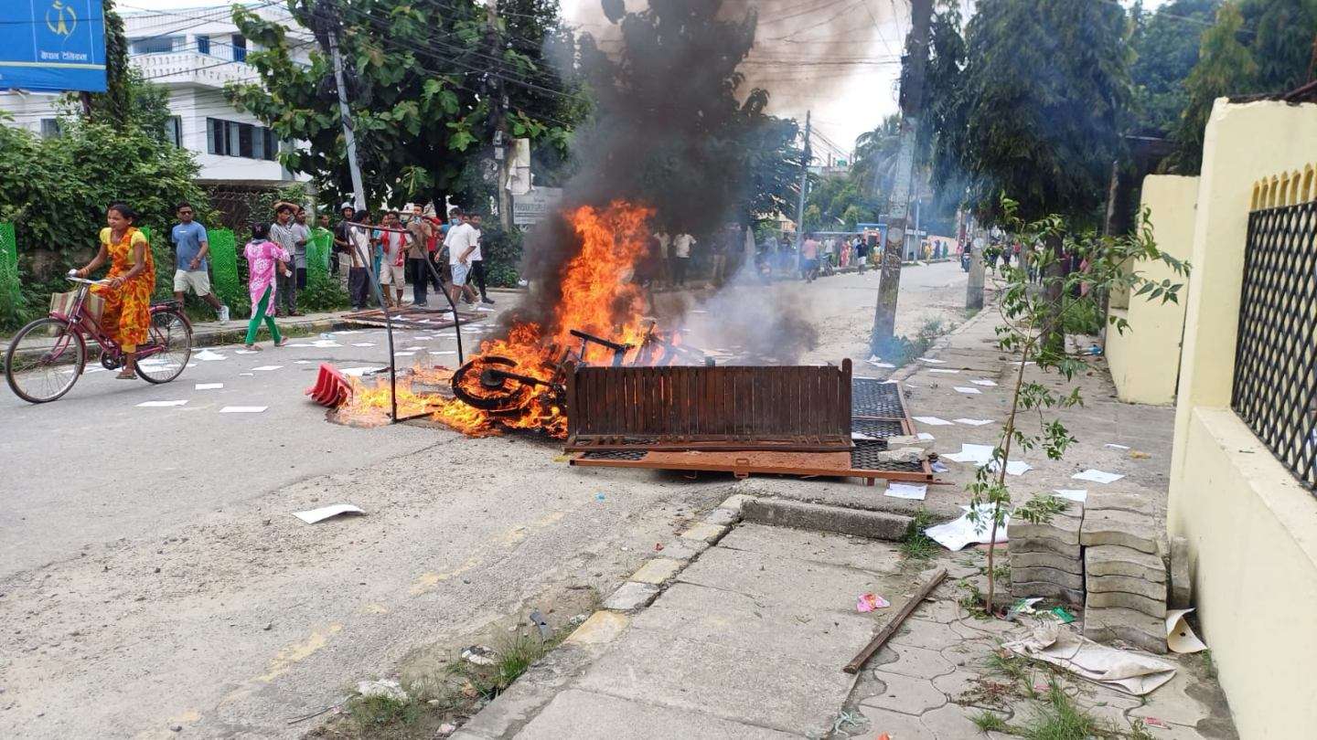 विराटनगरमा जेनजी आन्दोलन उग्र : प्रदेशसभा भवन र एमाले कार्यालयमा आगजनी