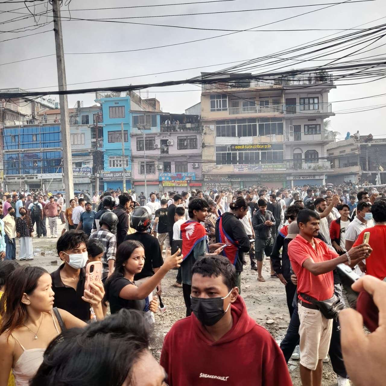 इटहरी उपमहानगर कार्यालयमा जेन–जी प्रदर्शनकारीद्वारा आगजनी