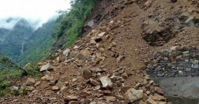 बाढीपहिरोले : दश राजमार्ग ठप्प, एक सय ५८ आंशिक सञ्चालनमा