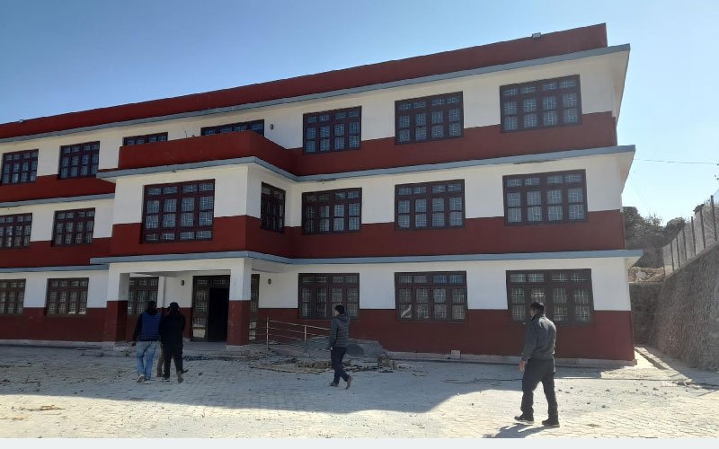 महाशिला गाउँपालिकाले आफ्नै भवनबाट सेवा थाल्यो