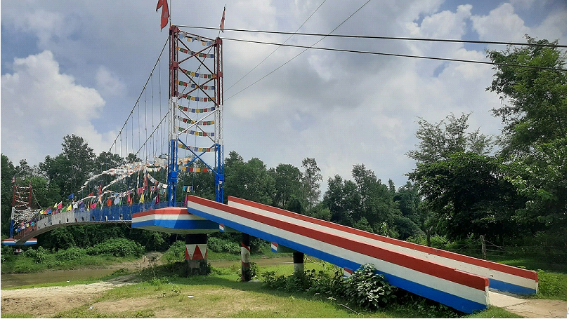 मोहना नदीमा झोलुङ्गे पुल बन्यो,ओहोरदोहोर गर्न सहज