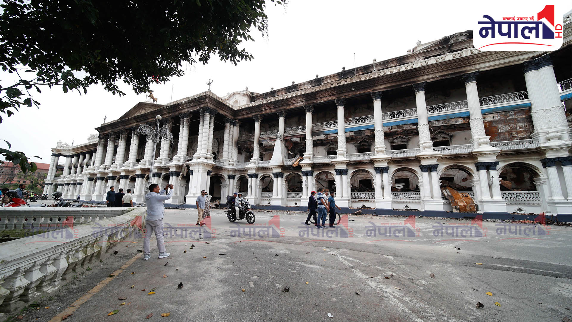 खण्डहर बनेको प्रधानमन्त्री तथा मन्त्री परिषदको कार्यालय (तस्बिरहरु)