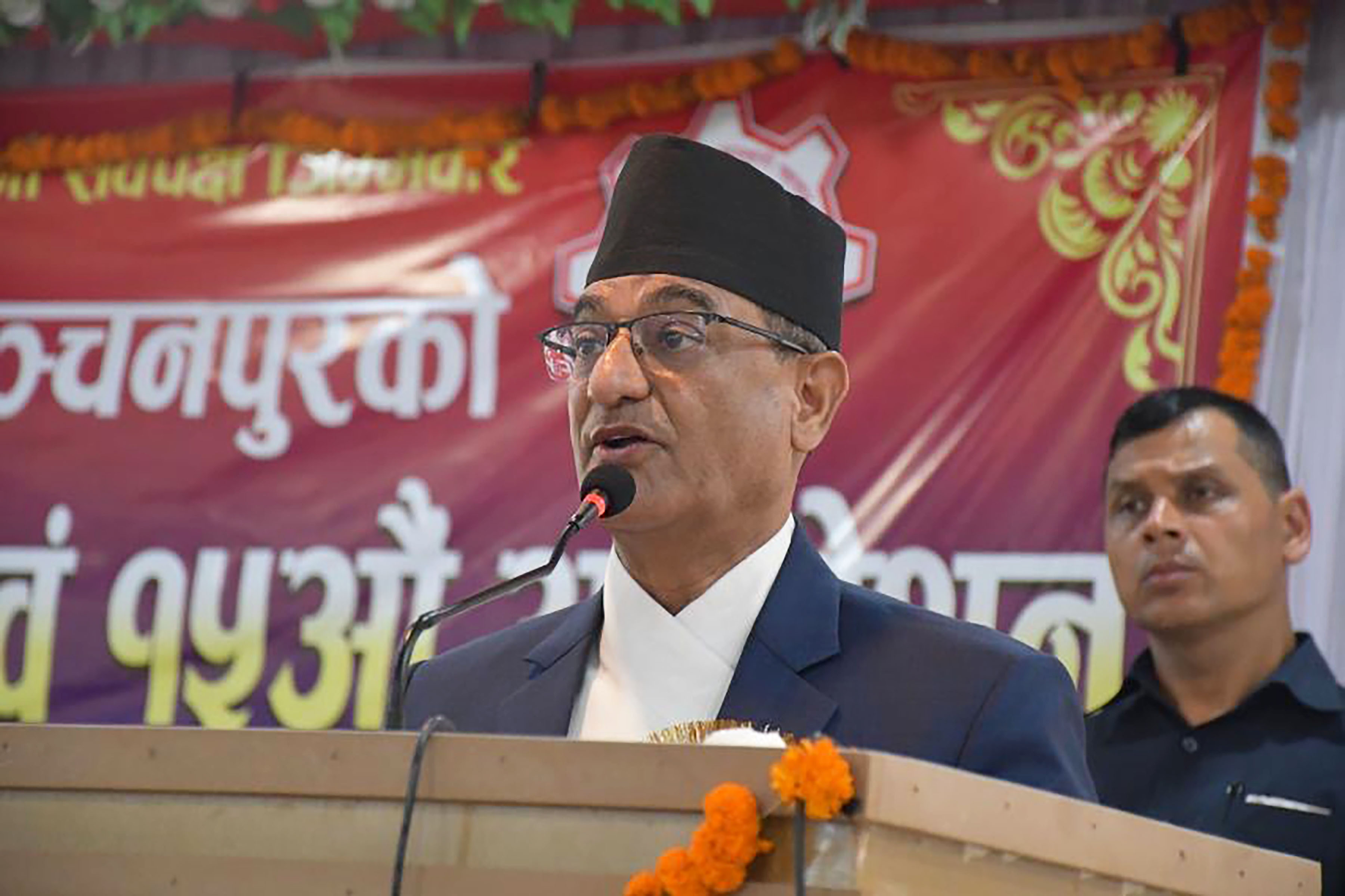 समयमै गुणस्तरीय काम गर्नुस्, शान्ति–सुरक्षाको व्यवस्था सरकारले गर्छ : गृहमन्त्री