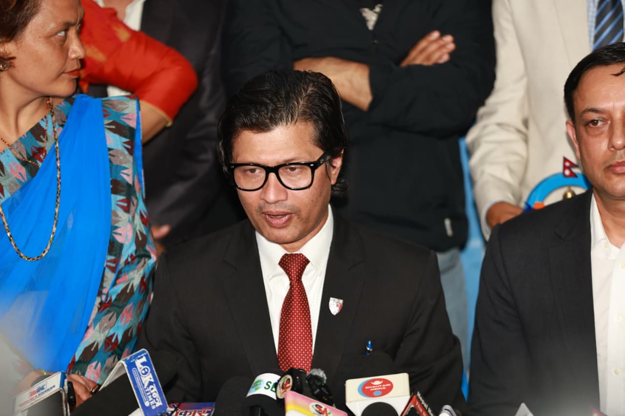 रास्वपाबाट रुपन्देही-३ का उम्मेदवार थापाले आज पत्रकारसँग अन्तर्क्रिया गर्दै