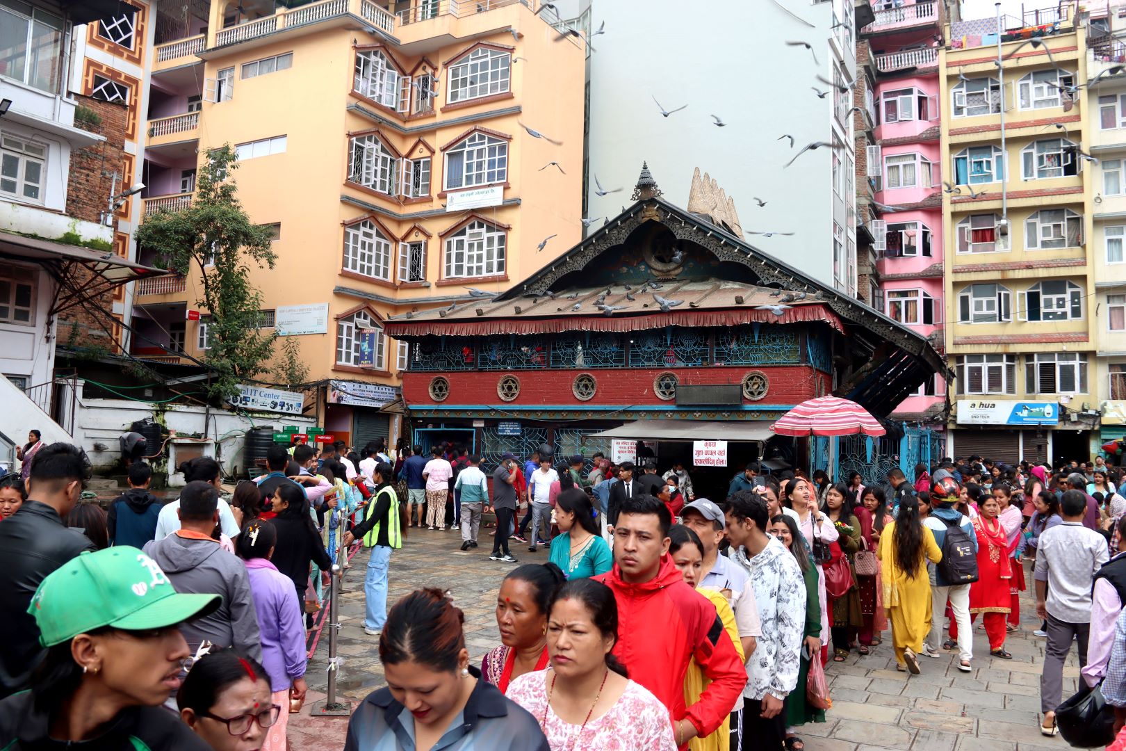 शनिबारका दिन संकटा मन्दिरमा भक्तजन