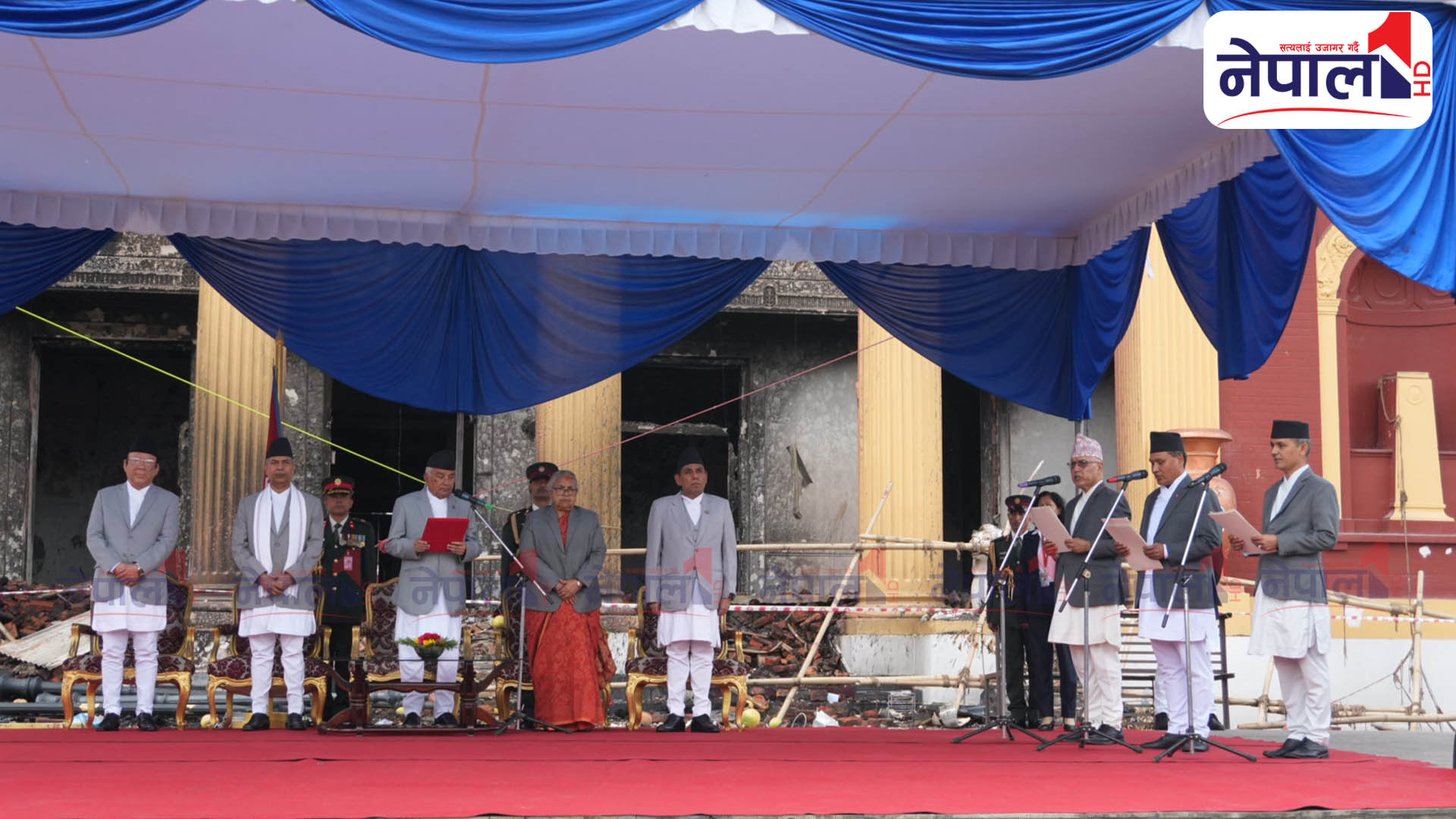 नवनियुक्त मन्त्रीहरुले लिए पद तथा गोपनीयताको सपथ (तस्बिरहरु)