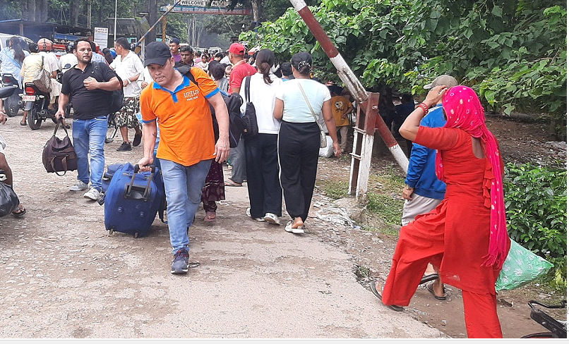 चाडपर्व नजिकिएसँगै भारत गएका नेपाली घर फर्कँदै