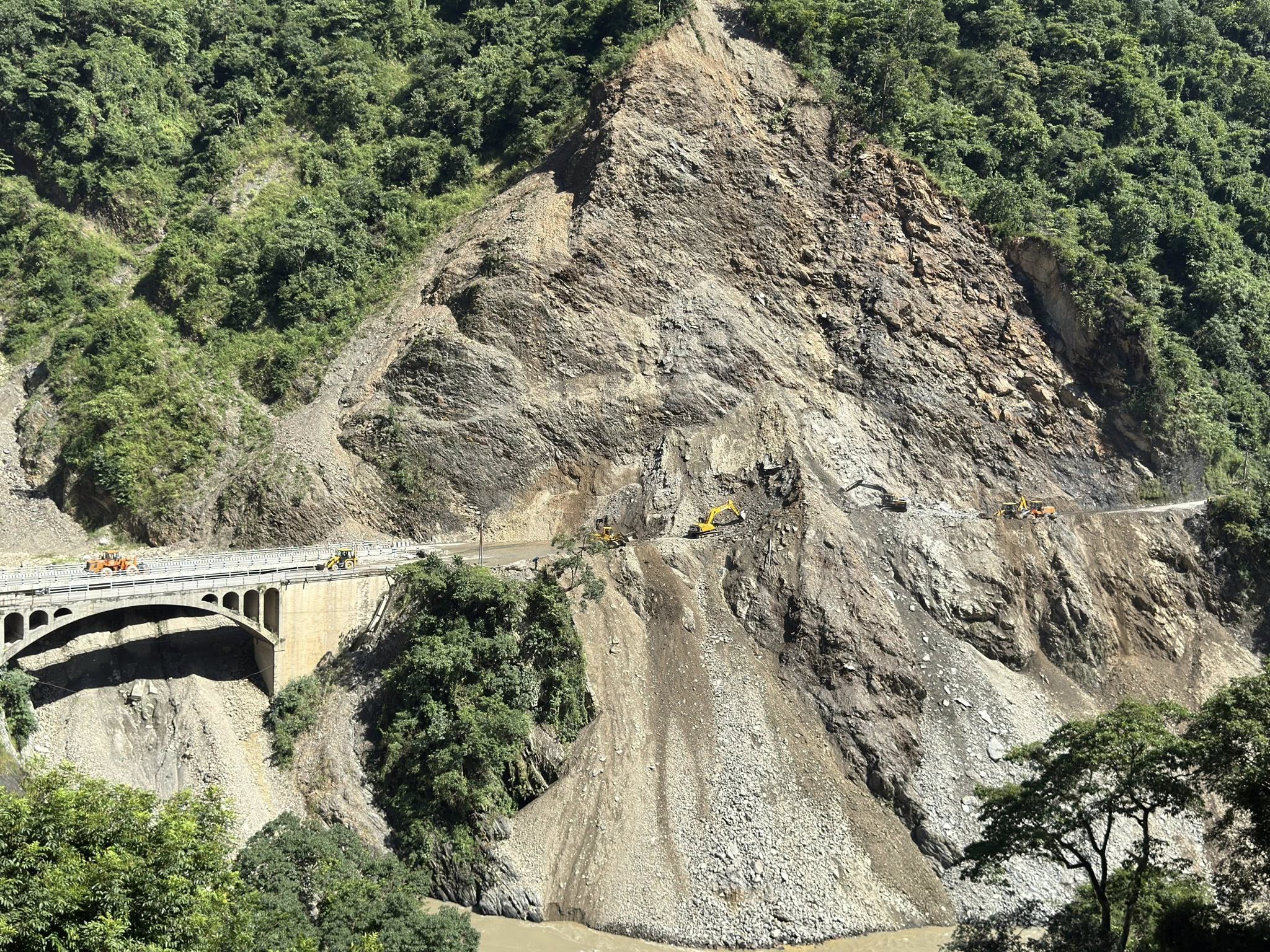 तुइनखोलाको पहिरो आज सकिएला पन्छाएर ?