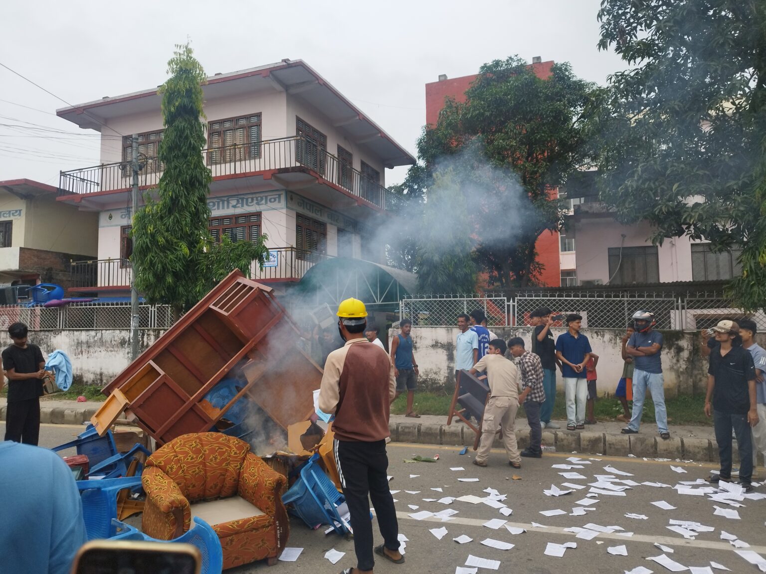 जेनजी प्रदर्शनमा तुलसीपुरका सरकारी कार्यालयबाट चोरी भएका सामान फिर्ता गर्न सूचना