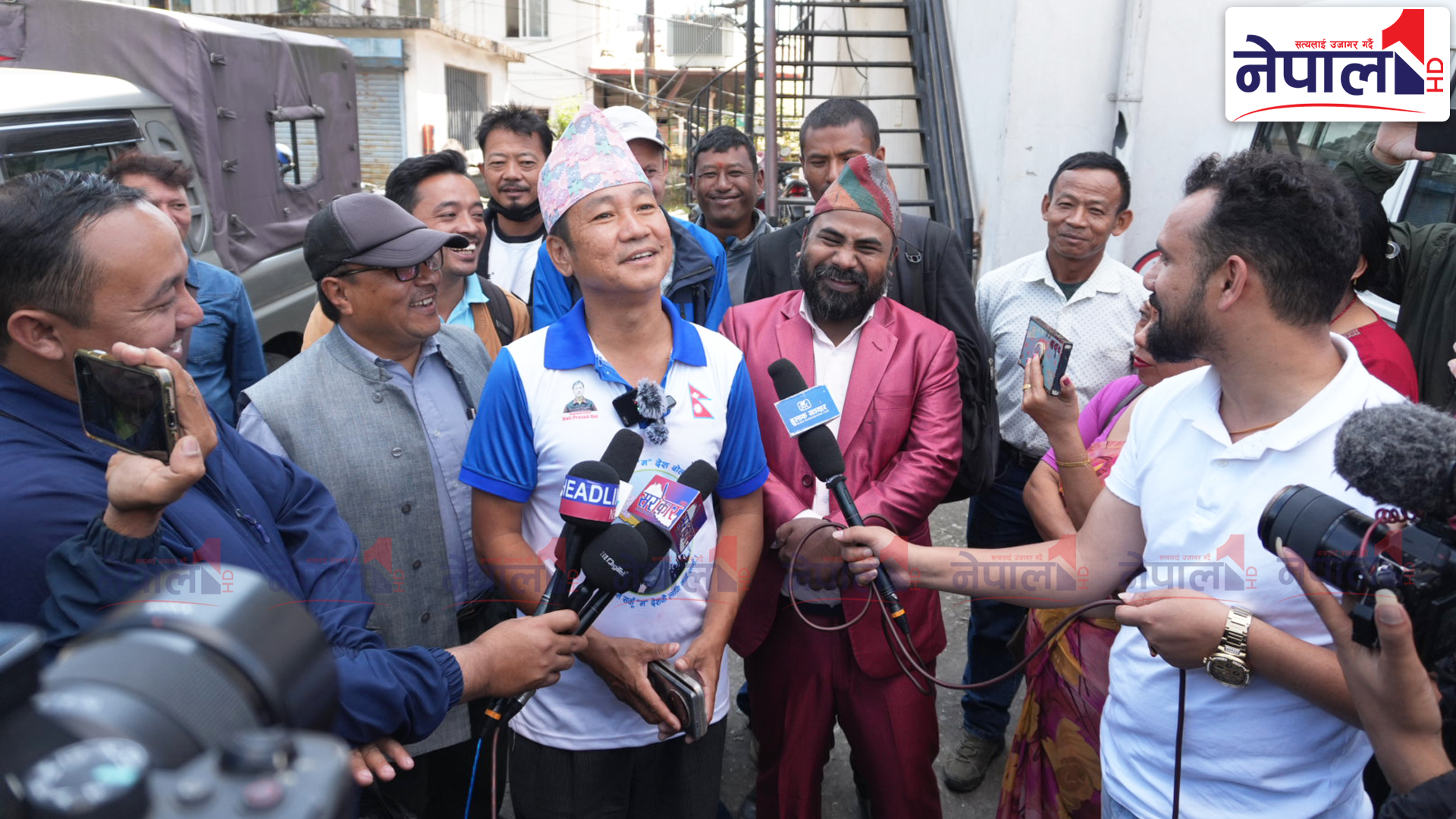 हर्क साङपाङले दल दर्ताका लागि आयोग पुगेर गरे सनाखत {तस्वीरहरु}
