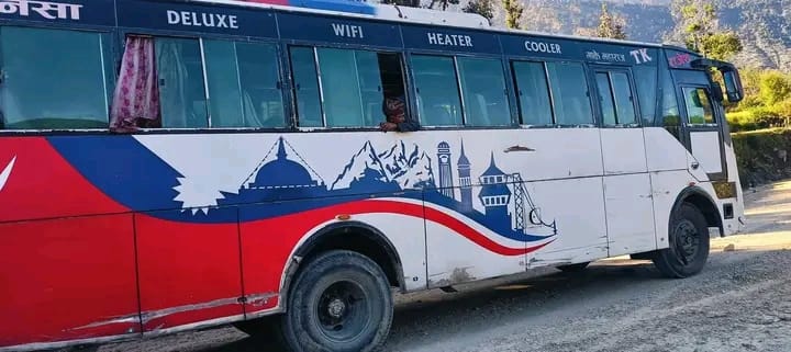 बाजुराको मार्तडी–कोल्टी सडकखण्डमा पाँच महिना पछि पुनः बस सेवा सञ्चालन