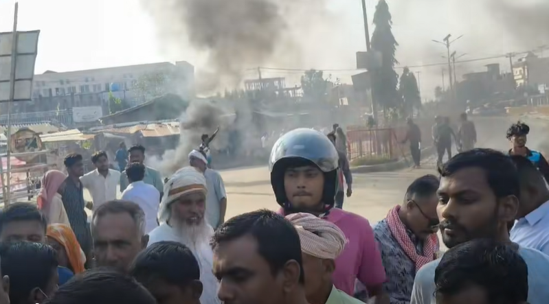 साँढे ५ लाखसहित २ जना पक्राउ, वैध रकमलाई अवैध भनी पक्राउ गरेको भन्दै विरोध प्रदर्शन