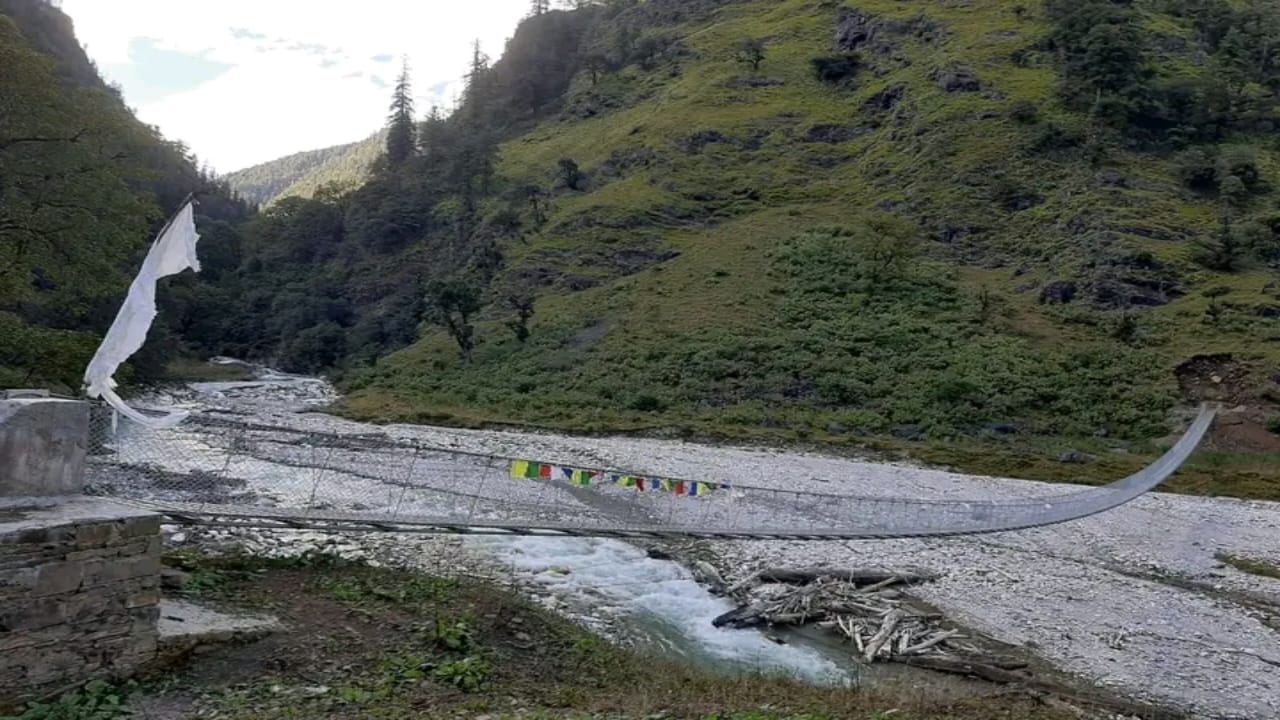 ‘छिन्दु खोलामा’ बनेको पुलले स्थानीयको समस्या समाधान