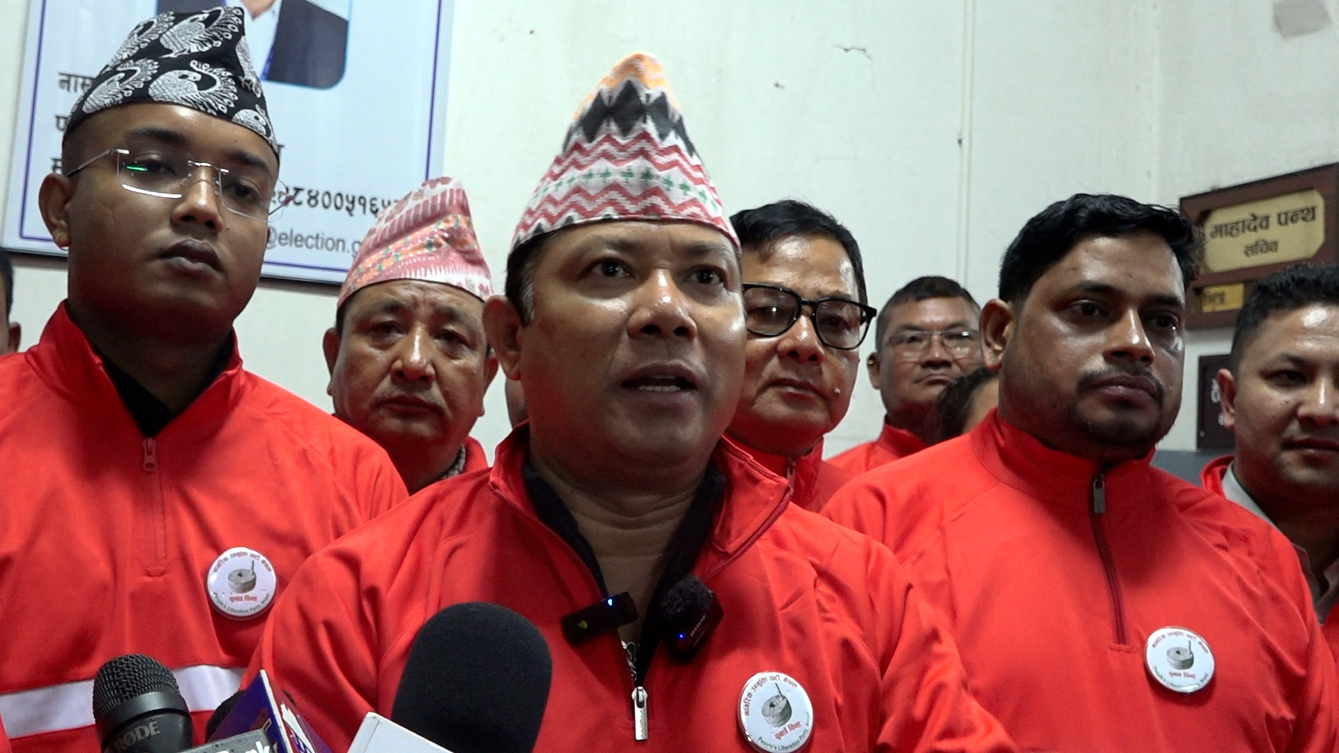 नयाँ पार्टी दर्ताका लागि रेशम चौधरीद्वारा निर्वाचन आयोगमा निवेदन