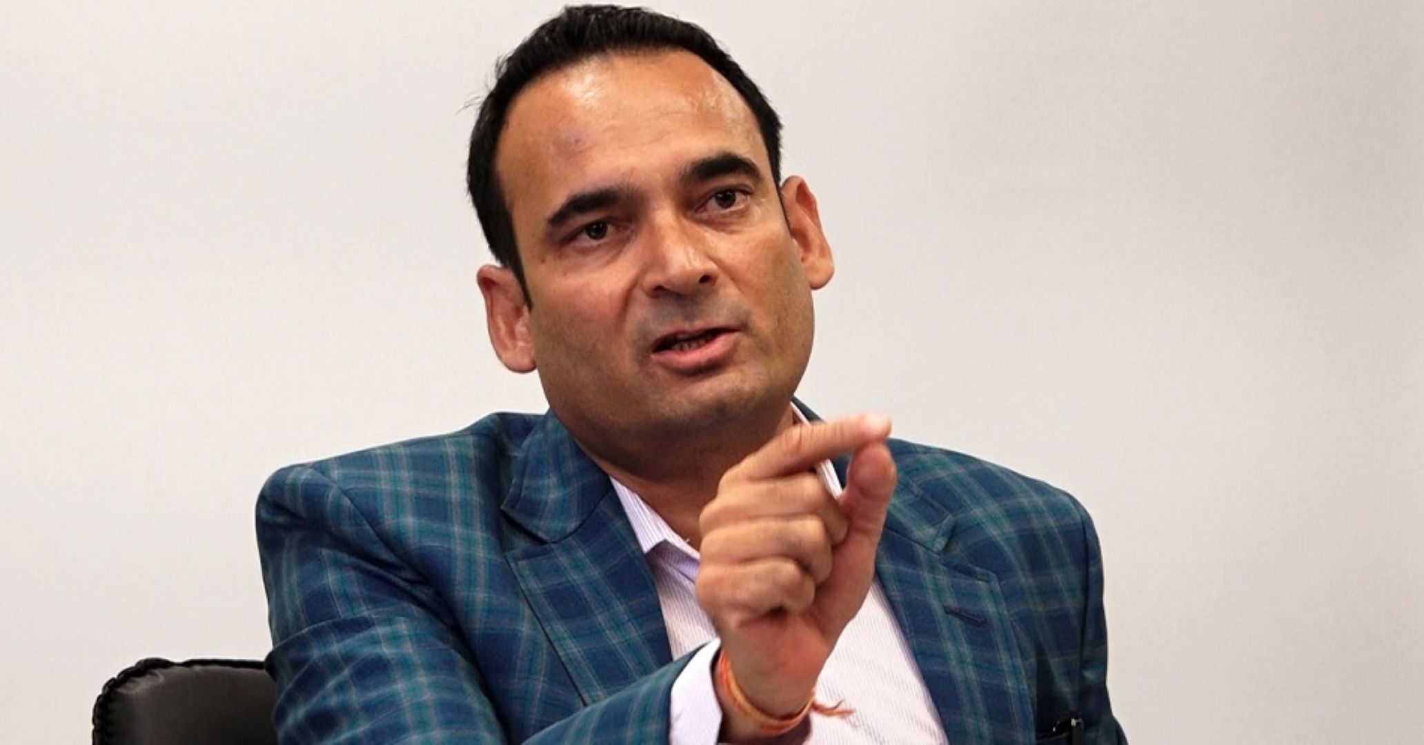 नागरिक उड्डयन प्राधिकरणका महानिर्देशक अधिकारीमाथि दुर्व्यहार गर्ने तीन जना पक्राउ