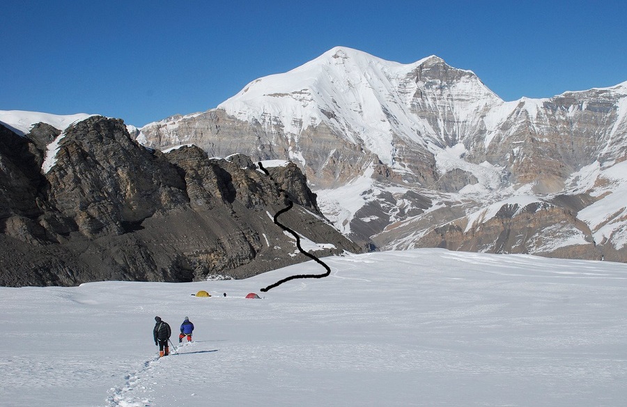 मुस्ताङको सरिबुङ पास गएका १४ जना पदयात्री तीन दिनदेखि सम्पर्कविहीन