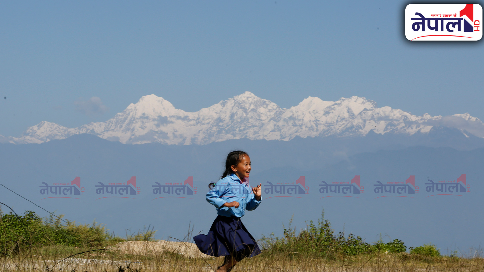 आकाश खुलेपछि नुवाकोटको सुइरेचौर बाट यस्तो देखियो हिमाल (तस्बिरहरु)
