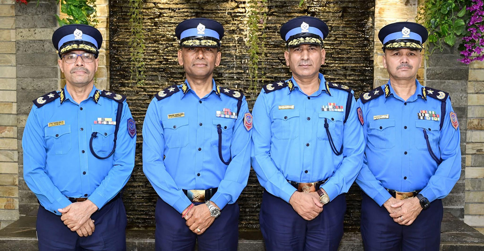 प्रहरी अतिरिक्त महानिरीक्षकहरूलाई दर्ज्यानी चिह्न प्रदान