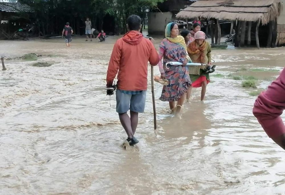 भारी वर्षाका कारण रौतहटको महेशपुर गाउँ डुबानमा