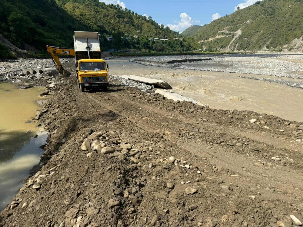 खुल्यो बीपी राजमार्गमा अस्थायी ट्रयाक {तस्वीरहरू}