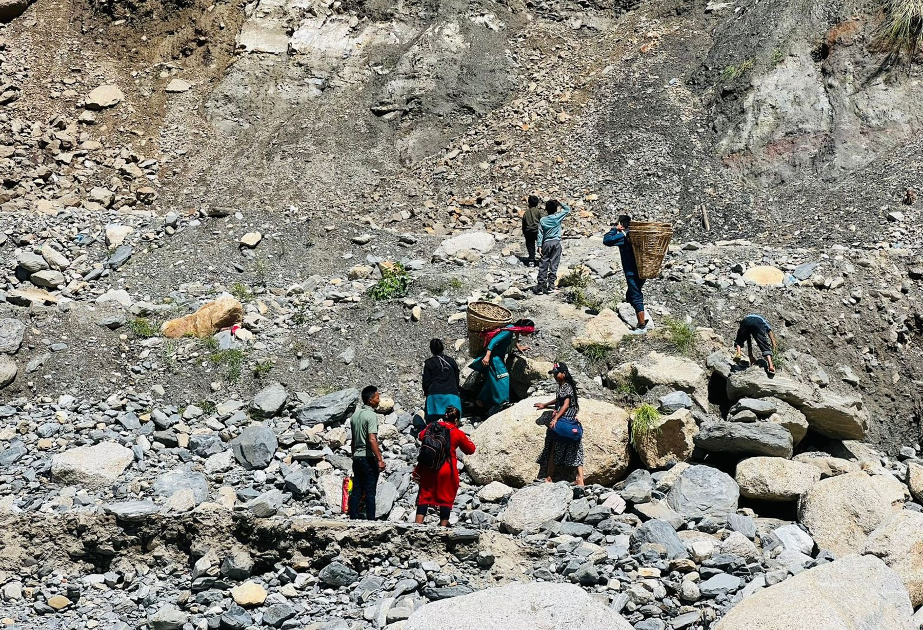बीपी राजमार्गमा ‘बिजोग’ यात्रा