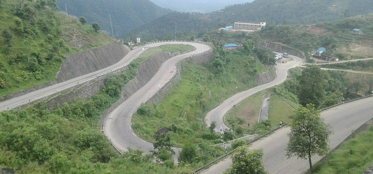 बिपी राजमार्गमा सवारी साधन ‘होल्ड’