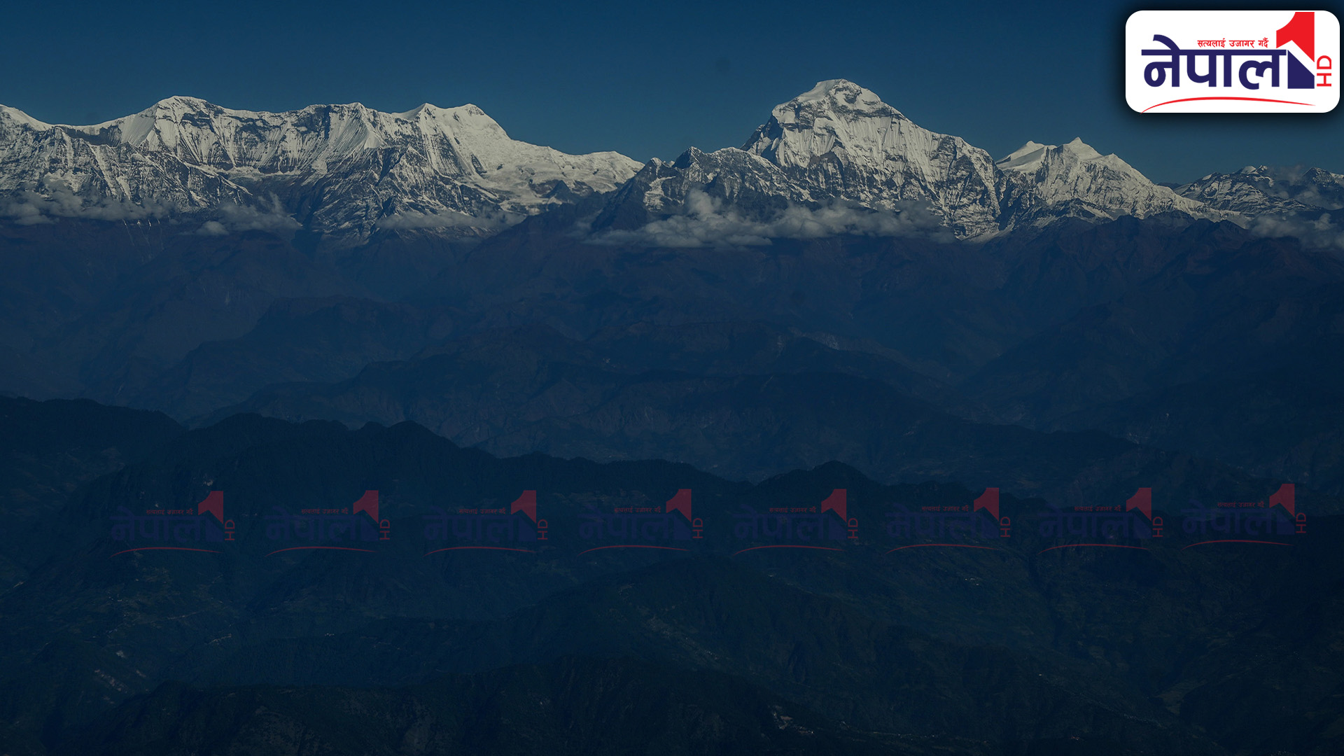 तस्बिरमा हेर्नूहोस्, काठमाडौंदेखि धनगढीको यात्रामा देखिने मनमोहक हिमालै हिमालको दृश्य